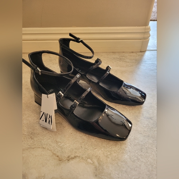 Zara Shoes - NEW size 39 Zara Triple Strap Black Block Heels